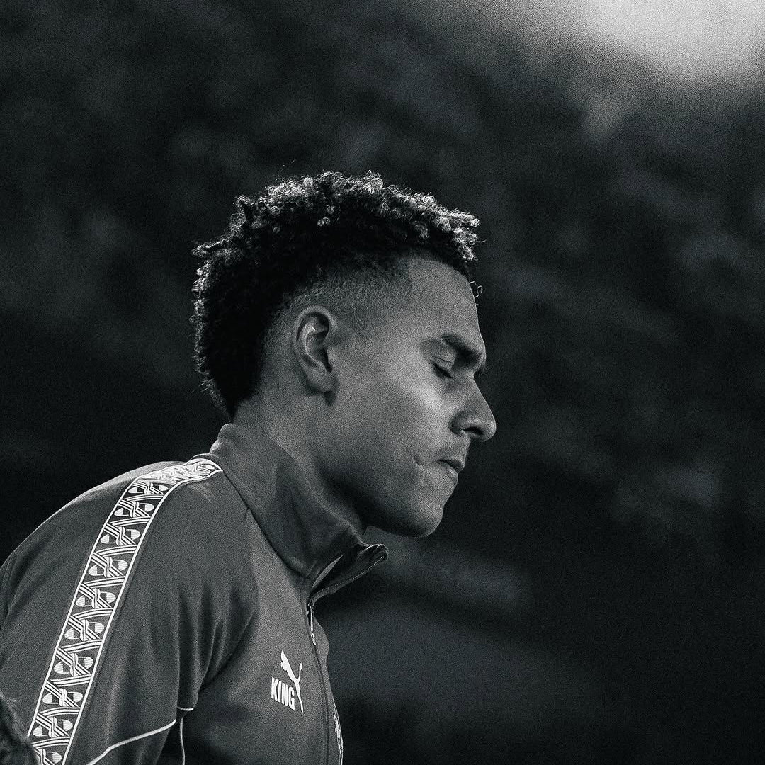 𝐂𝐎𝐌𝐏𝐄𝐓𝐈𝐓𝐈𝐕𝐄 / 8 𝐏𝐑𝐄𝐒𝐄𝐓𝐒